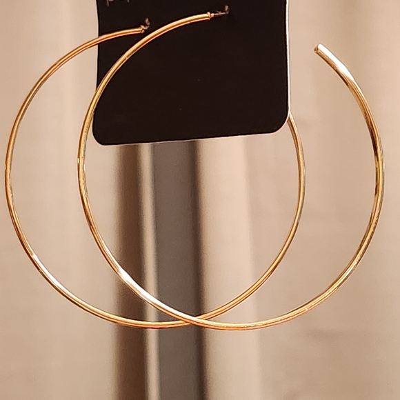Elegant Gold Hoop Earrings - Picture 2 of 2